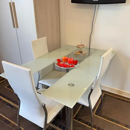 Regina Del Porto Apartment