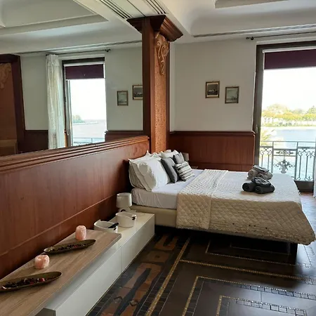 Regina Del Porto Apartment *